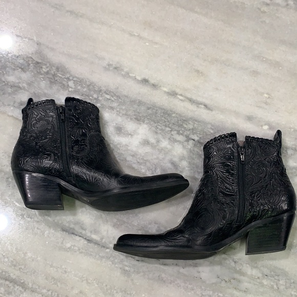 Gianni Bini Black Tooled Leather Booties sz: 6.5 - Picture 4 of 10